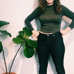 Gray long sleeve crop top